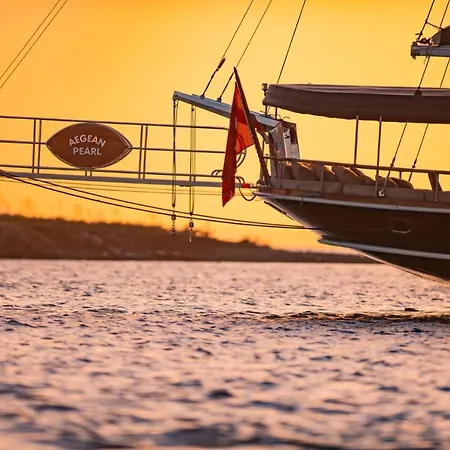 Botel Aegean Pearl