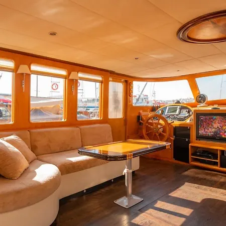 Aegean Pearl Botel *