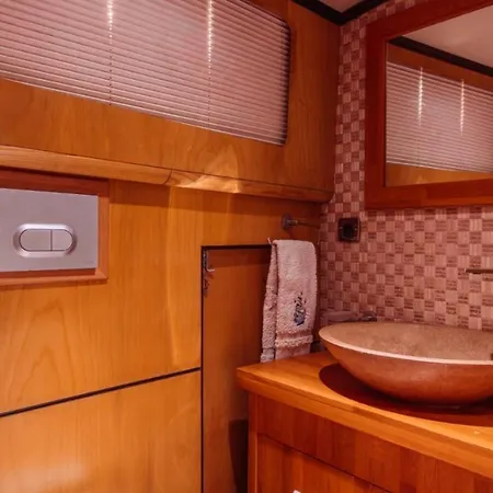 Botel Aegean Pearl