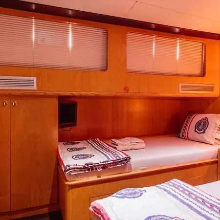 Botel Aegean Pearl